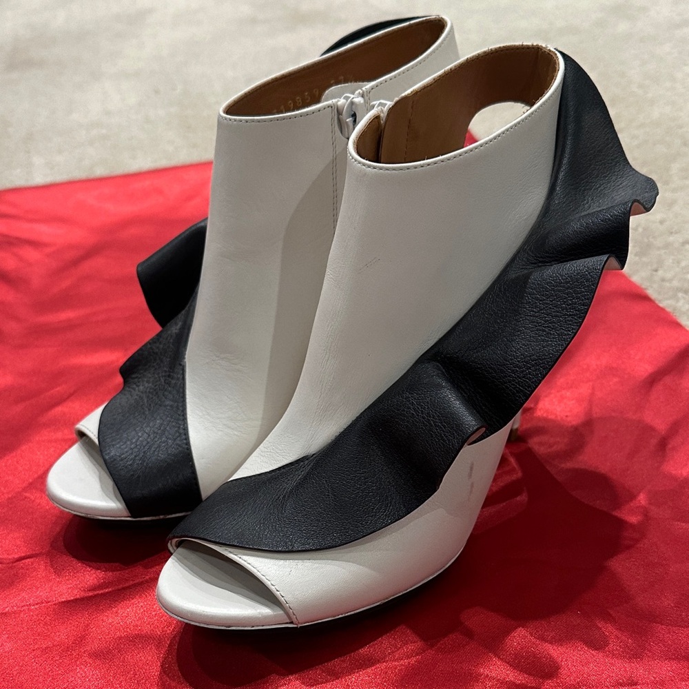 Balenciaga Black and White Ruffle Peep-Toe Heels Size 7.5